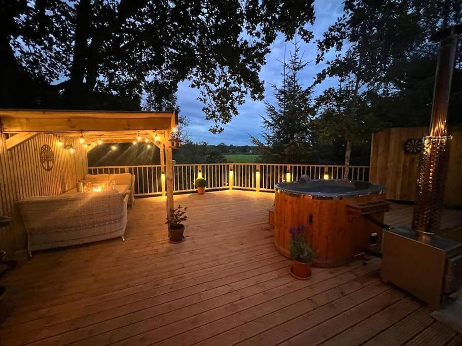 The Pines Treehouse At Treetops Hideouts Richmond  Exterior foto
