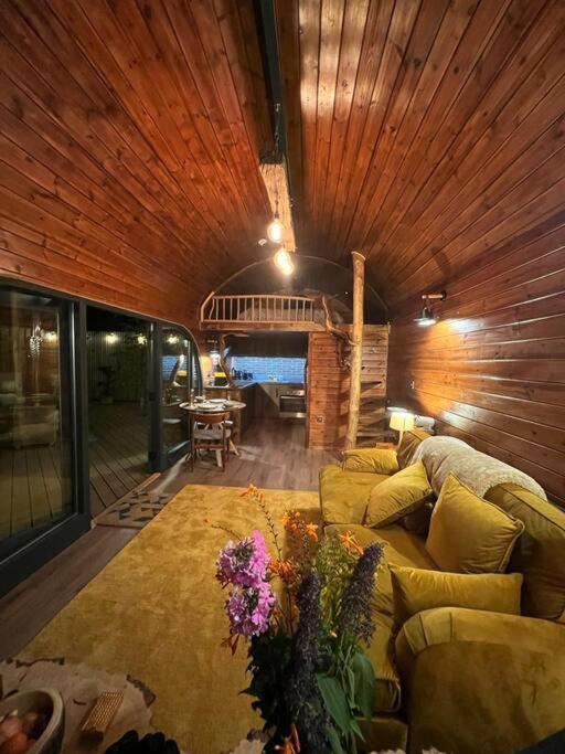 The Pines Treehouse At Treetops Hideouts Richmond  Exterior foto